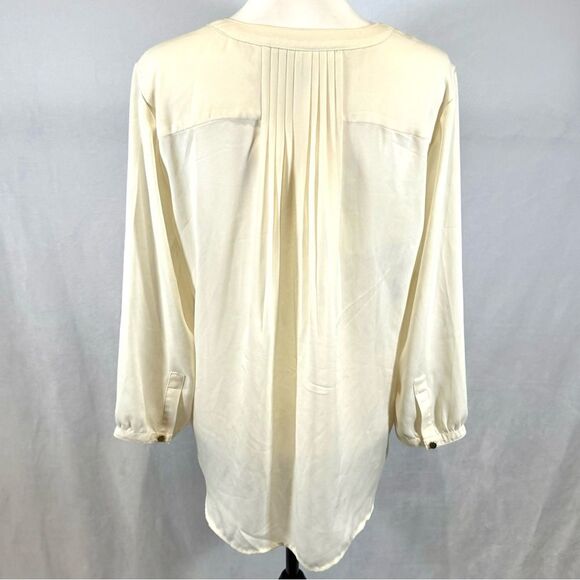 JM Collection ivory pleated back blouse top size medium - Picture 4 of 6